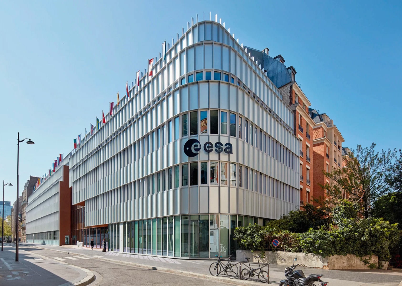 ESA siege Paris min